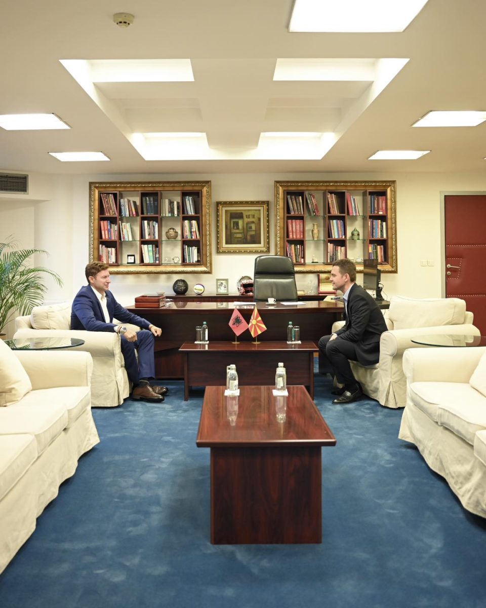 Муцунски се сретна со амбасадорот на Република Албанија