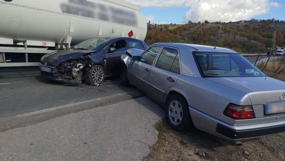ФОТО: Затворен за сообраќај – Тешка сообраќајка на патот Македонска Каменица- Делчево