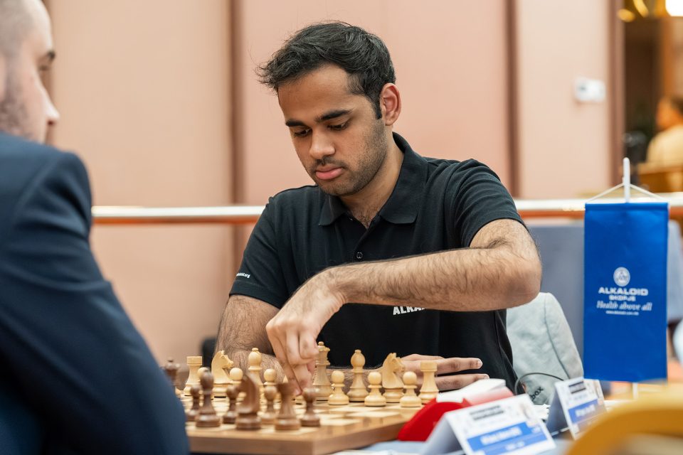 Со победата над трикратниот европски првак ШК Алкалоид во борба за тронот