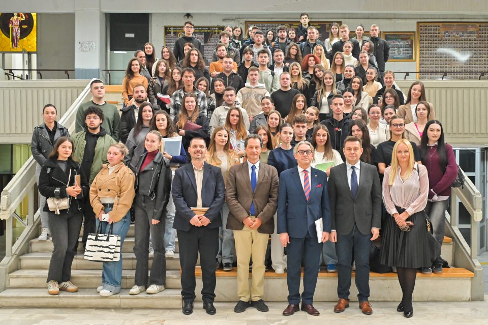 УКИМ: Полскиот амбасадор ја отвори Универзитетска програма за изучување на холокаустот