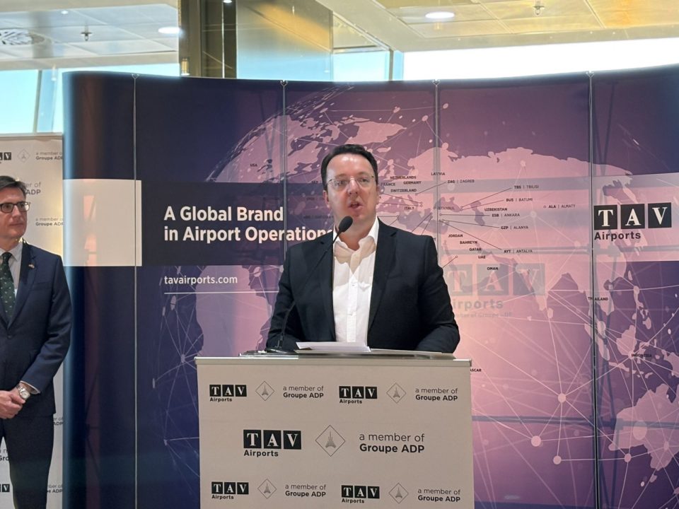 Николоски: Од денеска за Мадрид се лета од Скопје, до сега воведовме вкупно 21 авиолинија, бележиме силен раст на патници на двата аеродроми