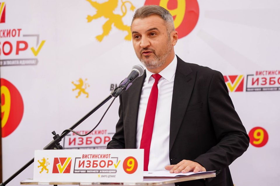 Крстевски: Ќе го реконструираме стадионот во Росоман, ќе има проширување на локалните патишта до сите населени места