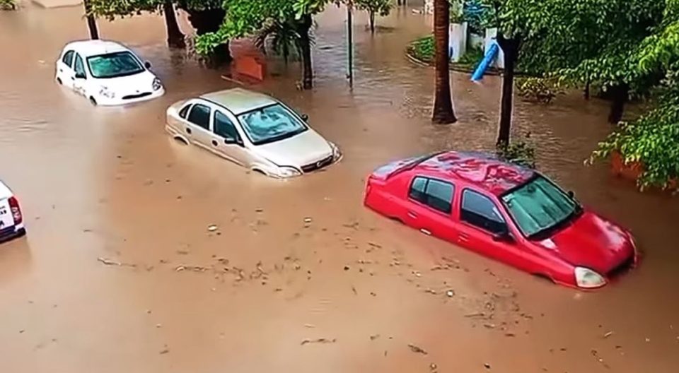 ВИДЕО: Најмалку 47 загинати во поплави и одрони во Мексико