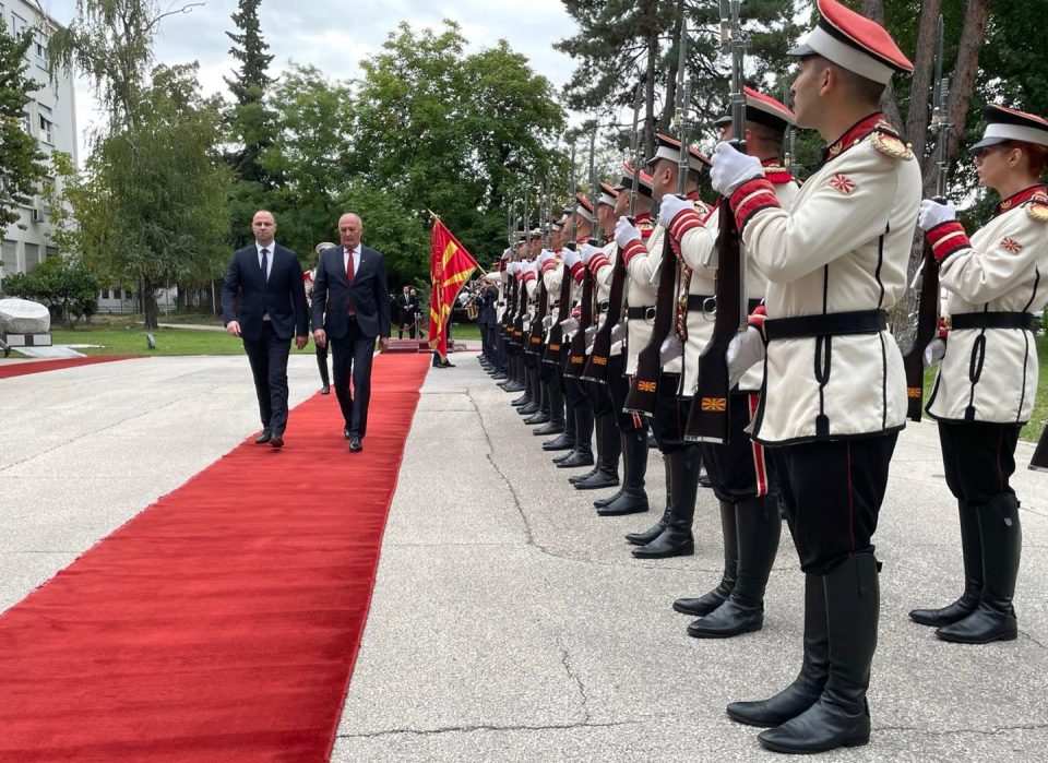 Мисајловски го пречека својот колега Хелез од БИХ