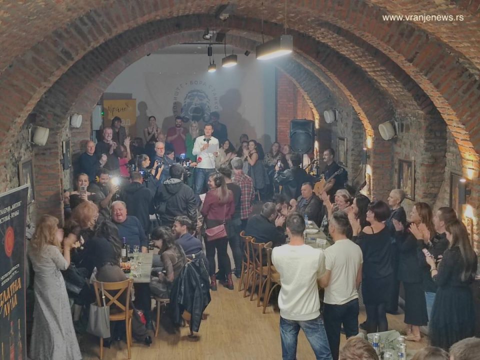 МНТ со „Народен пратеник“ ја освои главната награда на фестивалот „Борини позоришни дани“ во Србија