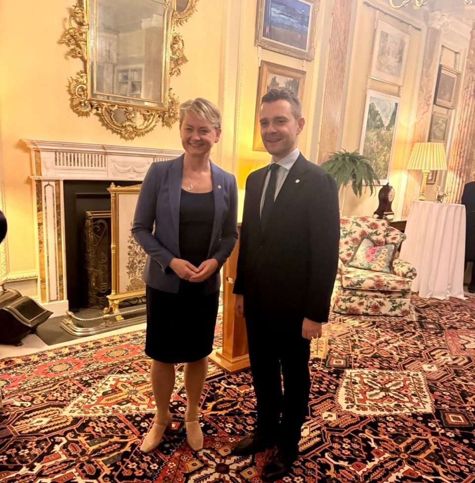 Муцунски во Белфаст се сретна со министерката за надворешни работи на Обединетото Кралство, Ивет Купер