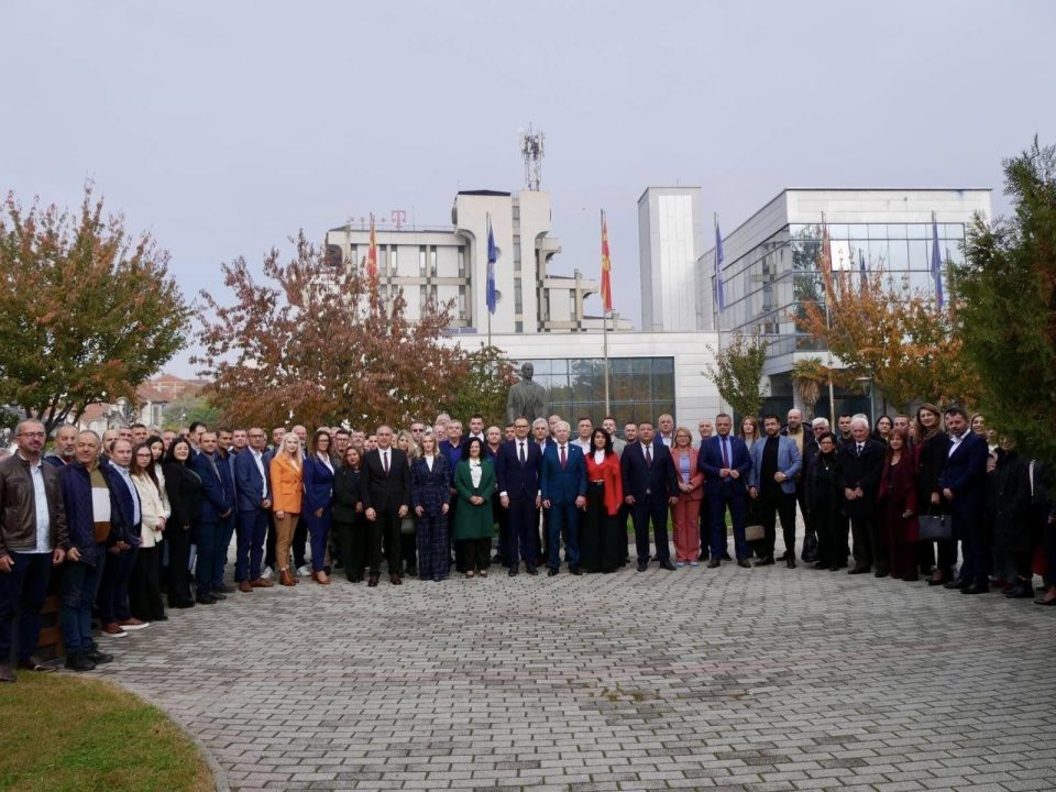 Прилеп оддаде почит на револуционерите по повод 23 Октомври