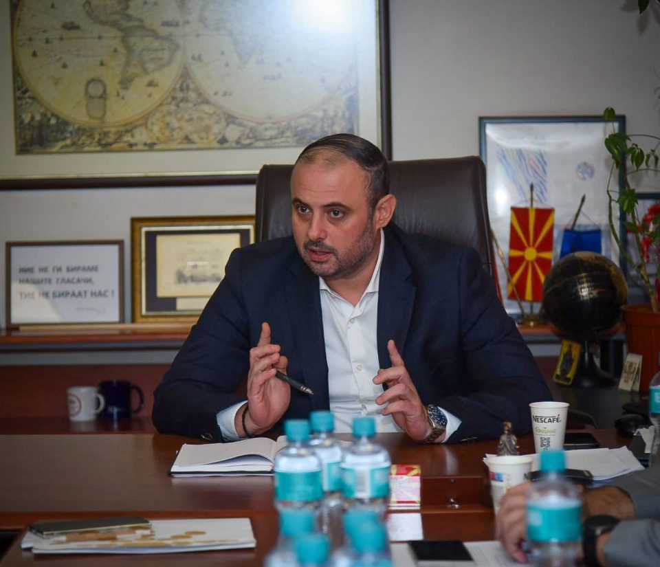 Ѓорѓиевски: Додека градските власти спијат, ние го чистиме градот