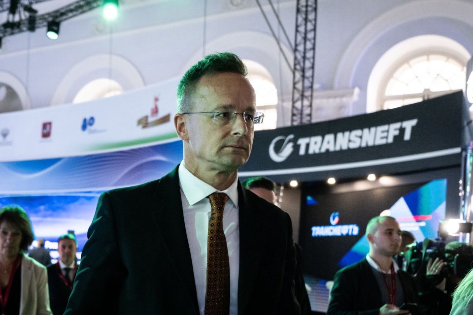 Сијарто: Укинувањето на американските санкции врз Додик е одлична одлука