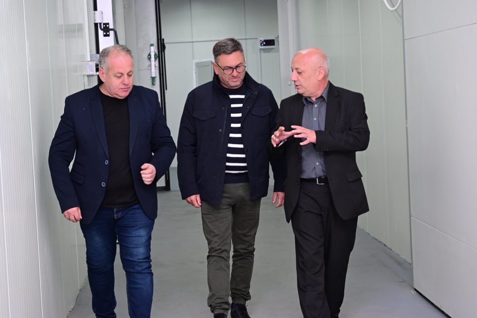 Заменик-министерот Ристески ја посети компанијата Асинус во општина Македонски Брод