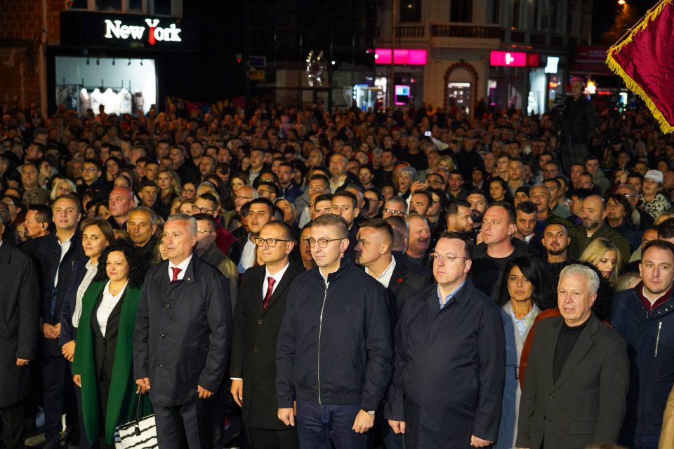 Николоски: Во СДСМ се очајни па го вклучуваат во кампања Пендаровски кого минатата година народот го порази