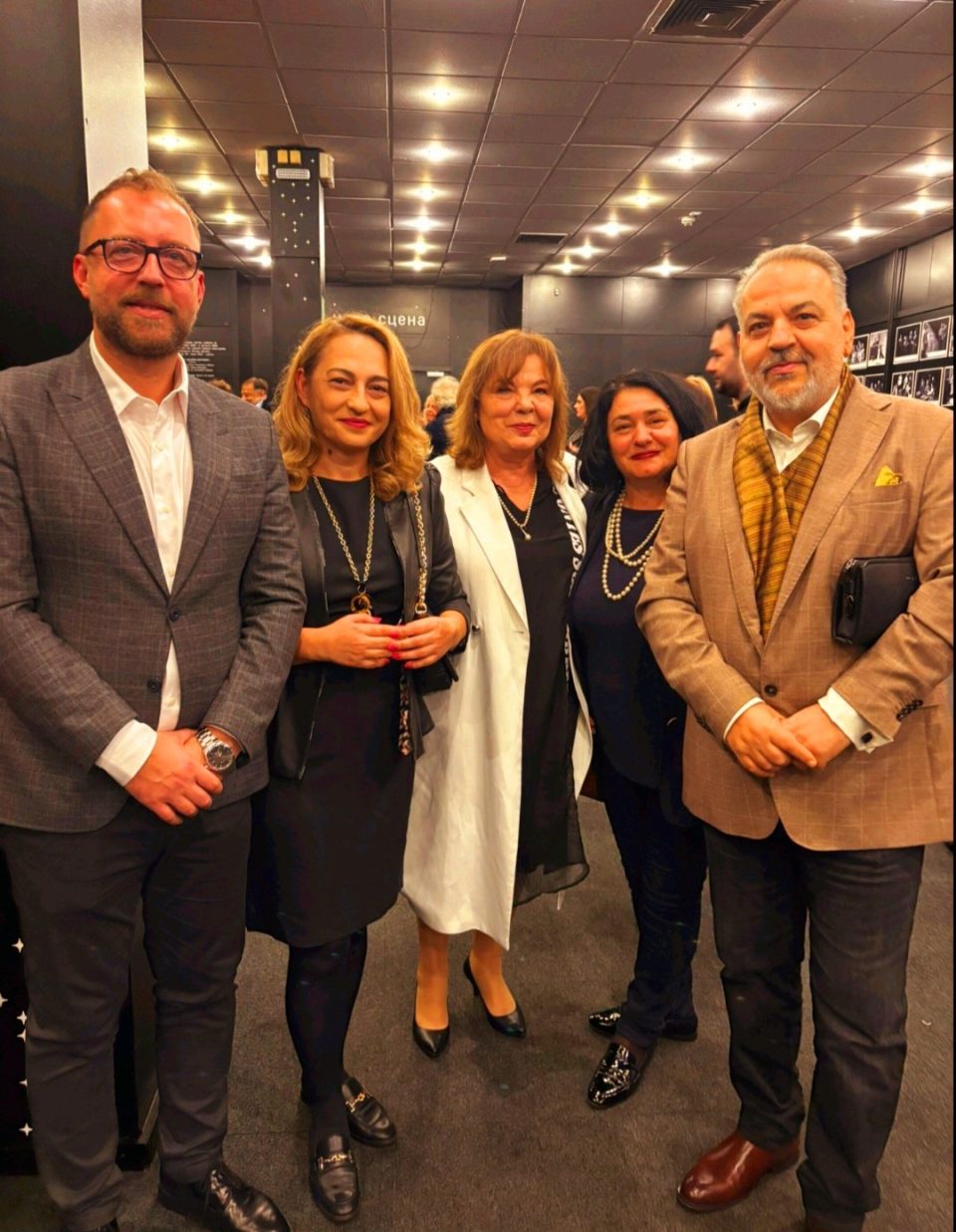 Љутков присуствуваше на премиерата на претставата „Уна“ во Белград