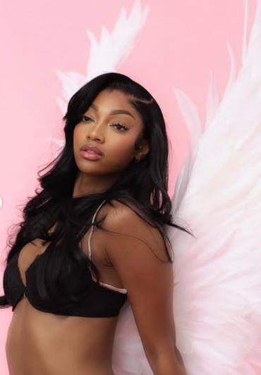 ВИДЕО: Американска кошаркарка во долна облека – Првата спортистка што стана ангел на „Викторија“