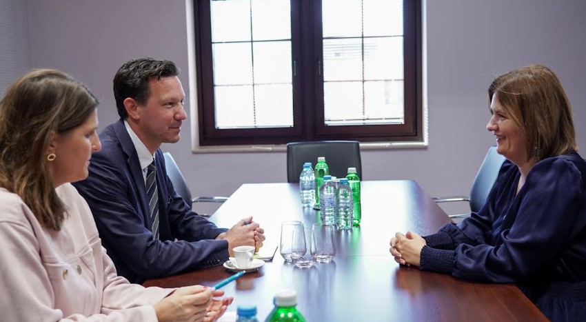 Божиновска го запозна амбасадорот Сулстром со клучните стратешки проекти