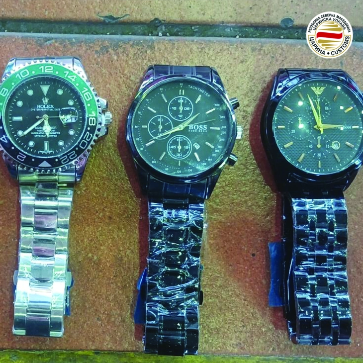 (ФОТО) Мобилен царински тим заплени над илјада часовници „Ролекс“, „Бос“, „Армани“, поради сомневање за фалсификат