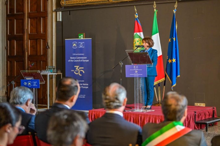 Сиљановска-Давкова: И по 35 години Венецијанската комисија симболизира верба во правото, верба во дијалогот и верба во демократијата