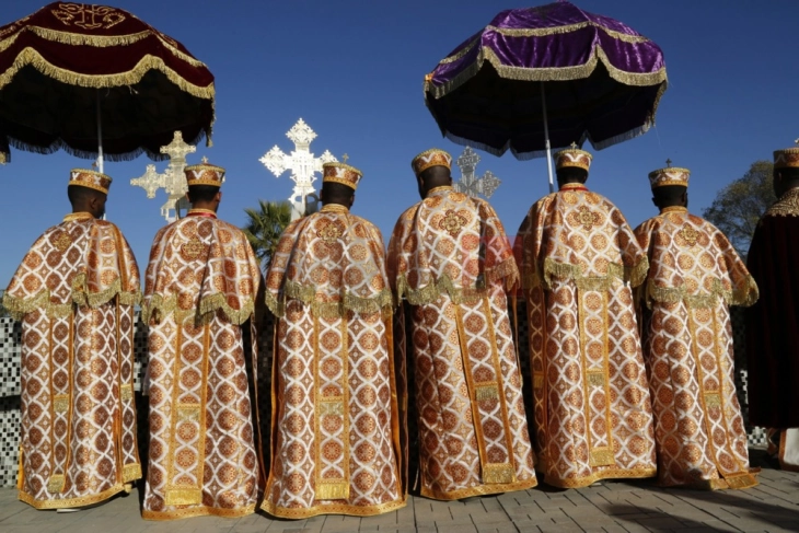 Најмалку 30 мртви по уривањето на скелето во црквата во Етиопија