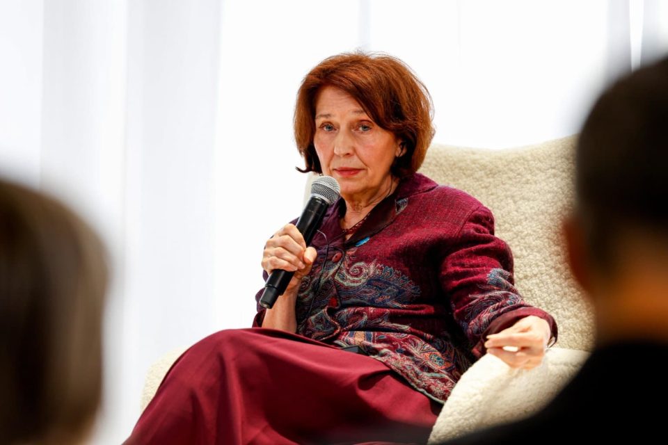 Сиљановска-Давкова: Евроинтеграцијата е дијалог, а не диктат