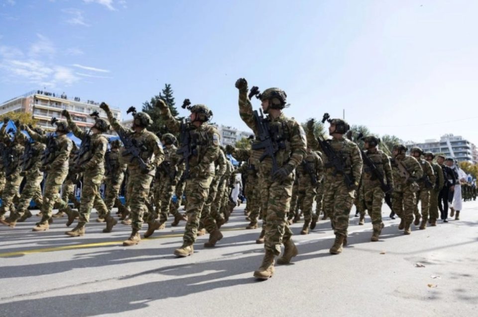 Воена парада во Солун по повод националниот празник на Грција