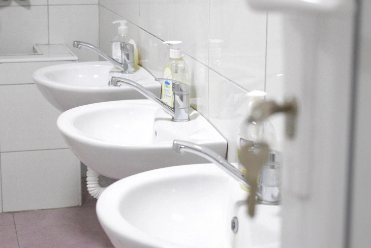 ЕК ја одби идејата на грчки европратеник за унифицирање на хигиенските стандарди во јавните тоалети во ЕУ