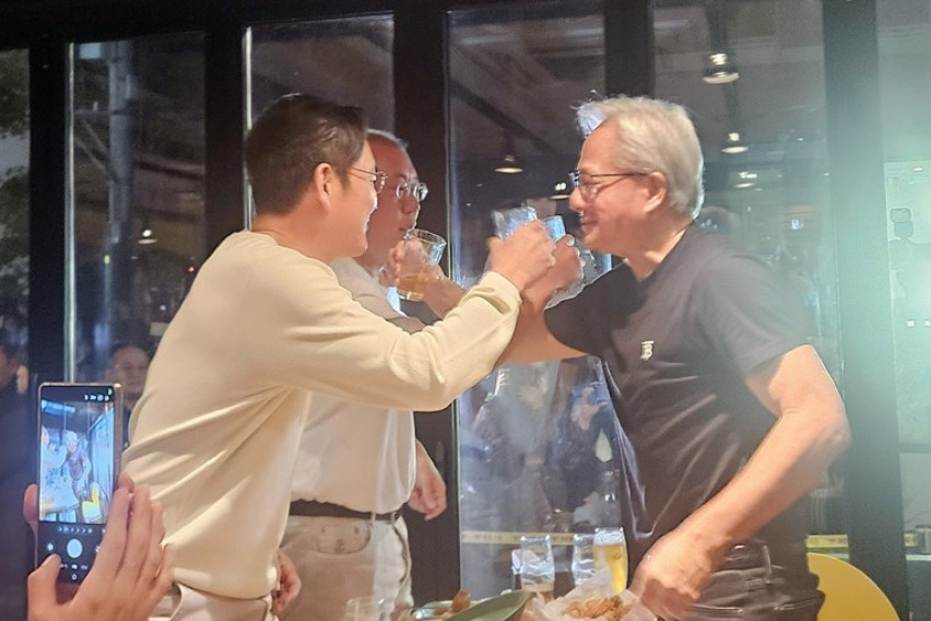 Шефовите на „Nvidia“, „Samsung“ и „Hyundai“ јаделе пилешко, пиеле пиво – и на крајот им ja платиле сметката на сите присутни