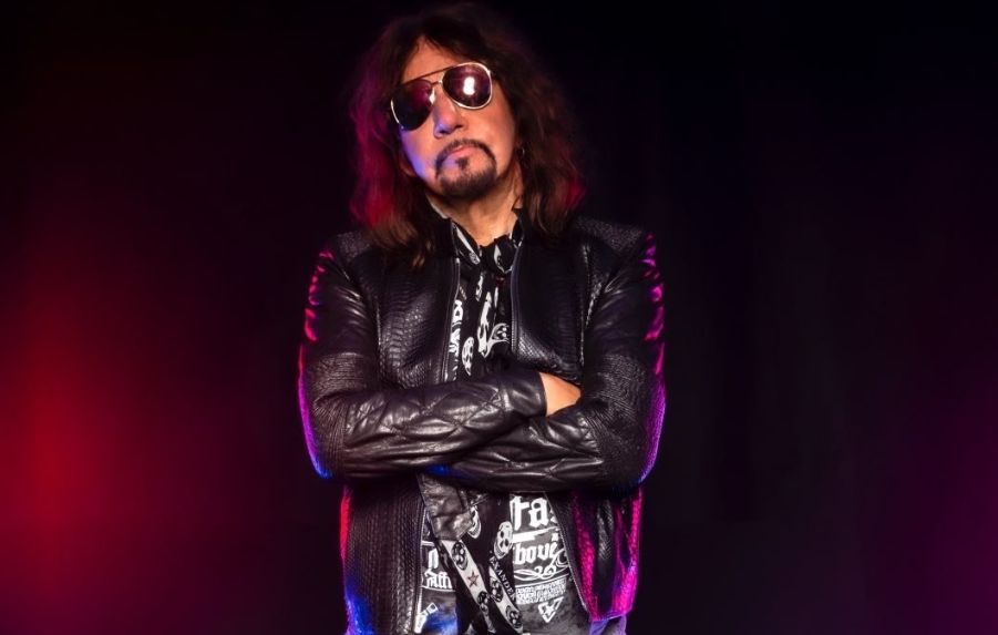 Почина Ејс Фрели, легендарниот гитарист и основач на бендот „KISS“