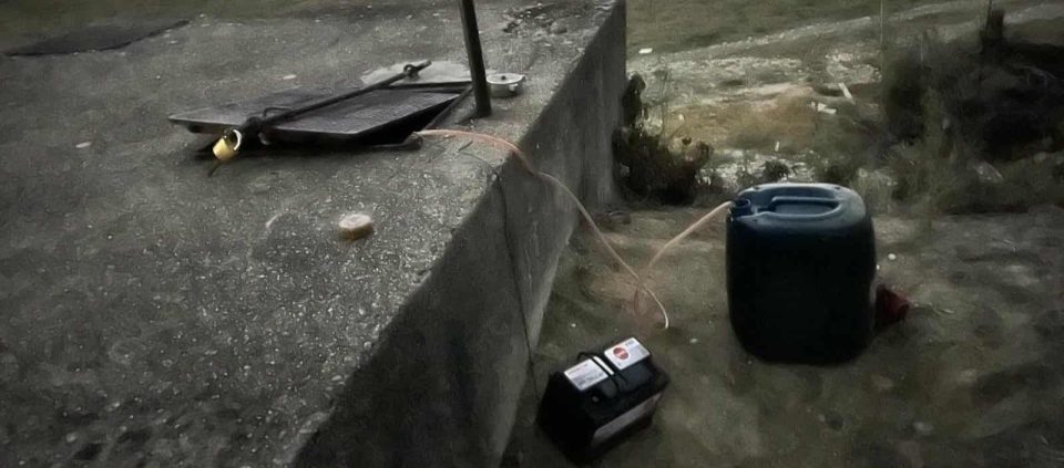 ФОТО: Уапсен скопјанец, фатен како краде нафта од основно училиште