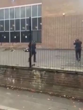 ВИДЕО: Двајца загинати и тројца тешко повредени во нападот во близина на синагогата во Манчестер