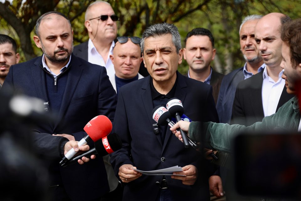 Меџити го оствари ветувањето кон жителите на Батинце, започна изградбата на оградата околу депонијата „Дрисла“