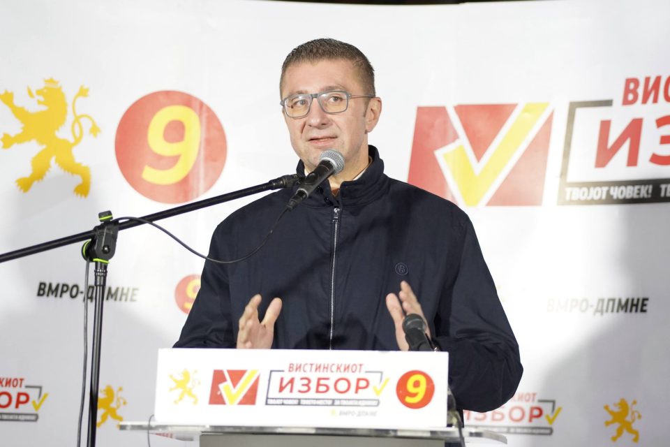 Мицкоски: Во недела масовно да излеземе на избори, седењето дома е најлошата опција