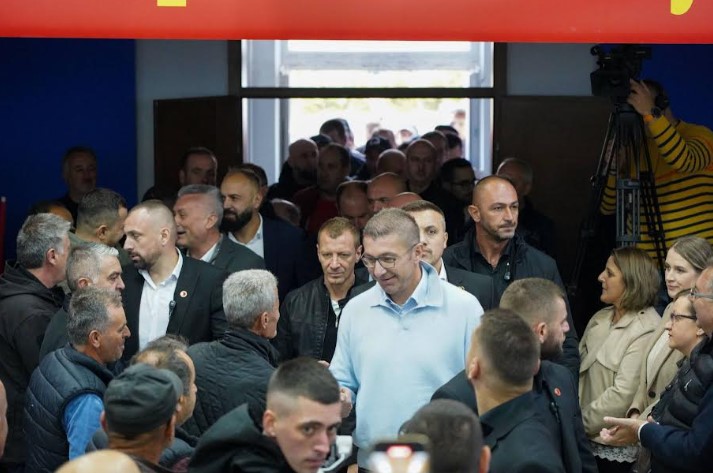 Мицкоски: На овие избори имаме две опции, секој кој мисли дека има трета – се лаже