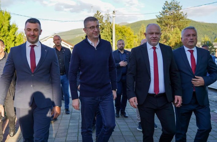 Мицкоски: На овие избори има две опции, не постои трета опција