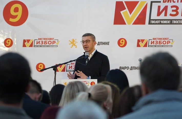 Мицкоски: Трилингот СДС-ДУИ-Левица се обидува да ја врати Македонија назад