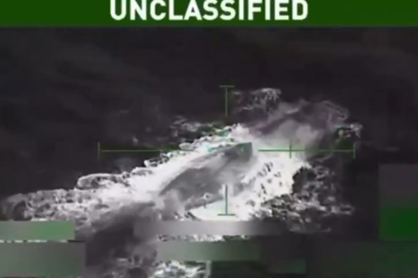 ВИДЕО: Американците објавија снимка од нападот на Карибите – Пентагон: Транспортираа товар со дрога