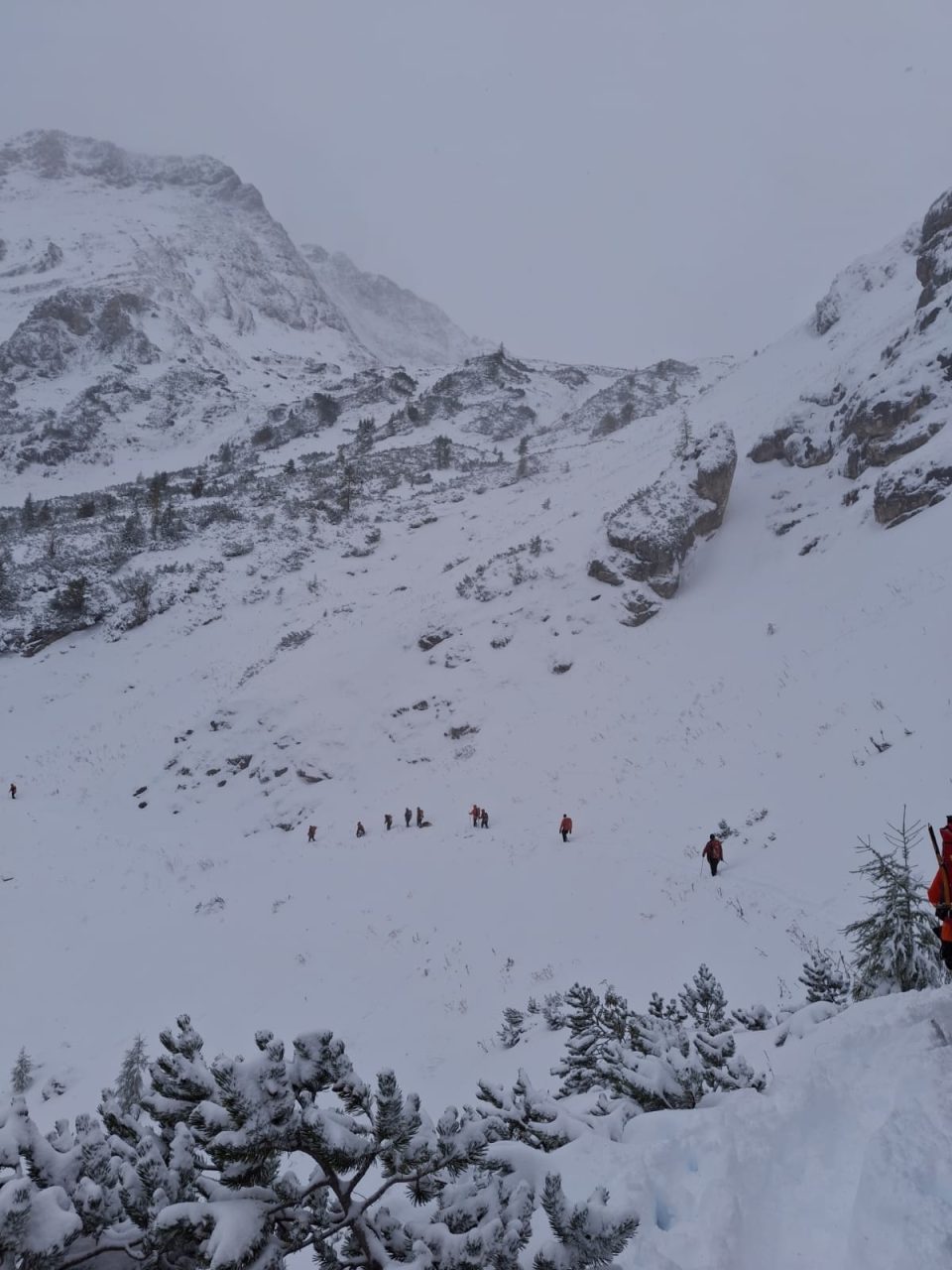 ФОТО: Пронајдени телата на тројцата хрватски планинари загинати во лавина во Словенија