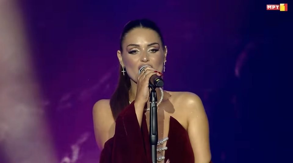 Симона Поповска со „Не ми доаѓаш“: Емотивна експлозија на 40-тото издание на „Макфест“