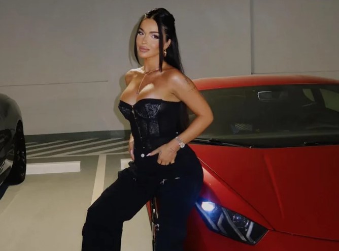 Теодора Џехверовиќ има тетоважа на секси место и провоцира додека ја покажува (ФОТО)