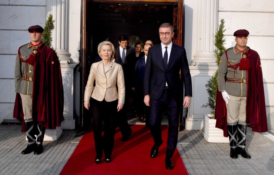 Фон дер Лајен: Целосно стоиме зад вас, топката е во вашиот двор