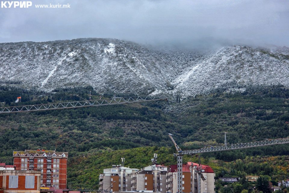 Од вечер дожд и на планините снег