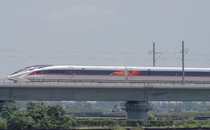 ВИДЕО: ПРОБНО ВОЗЕЊЕ НА НАЈБРЗИОТ ВОЗ ВО СВЕТОТ Може да достигне брзина од 453 километри на час