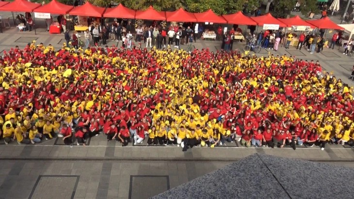 Со традиционалното формирање на знамето во Прилеп започна чествувањето за 11 Октомври