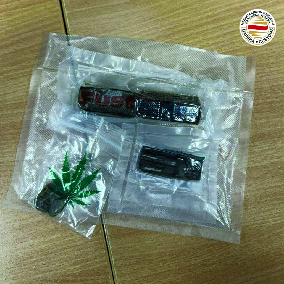 Царинска управа: Спречен обид за криумчарење хашиш, едно лице е приведено и против него е поднесена кривична пријава