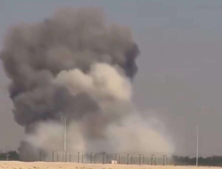 Едно лице загина откако се урна индиски борбен авион на аеромитинг во Дубаи