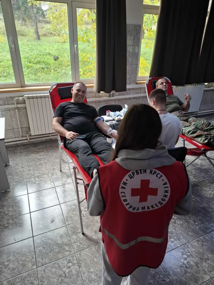 Во крводарителска акција во велешката касарна собрани 20 крвни единици