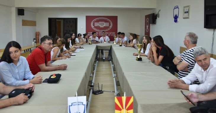 Штипскиот градоначалник ги прими учениците кои учествуваа на спортските манифестации