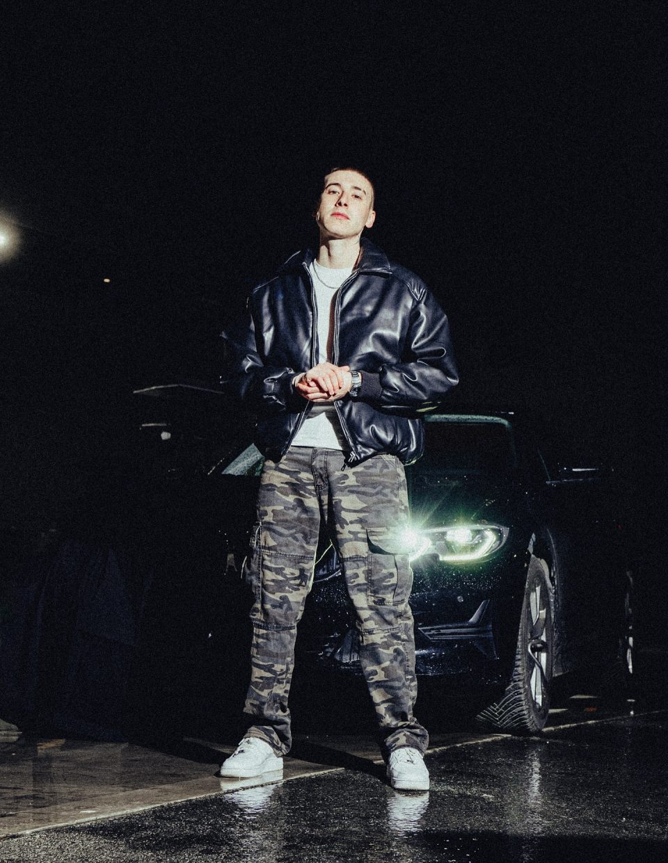 Животот никогаш не звучел вака: Пајак и Два Бона го претвораат „C’est la vie“ во музичка филозофија