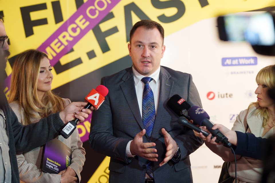 Андоновски: Владата го поддржува развојот на електронската трговија – преку стратегии, интероперабилност и намалена бирократија