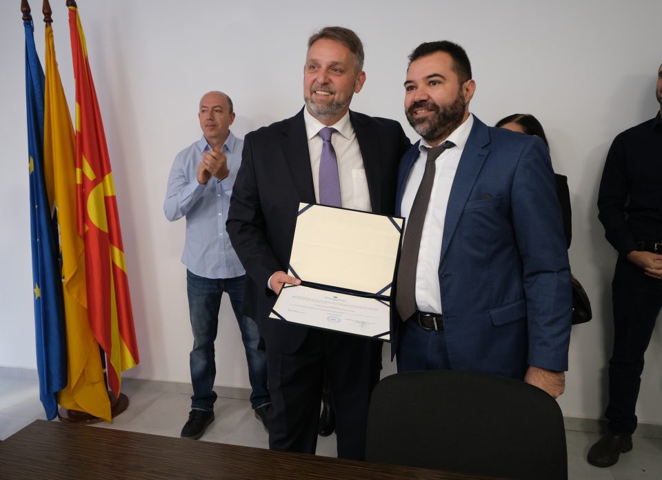 Градоначалникот Лукровски и советниците од Карпош ги добија своите уверенијата за своите мандати