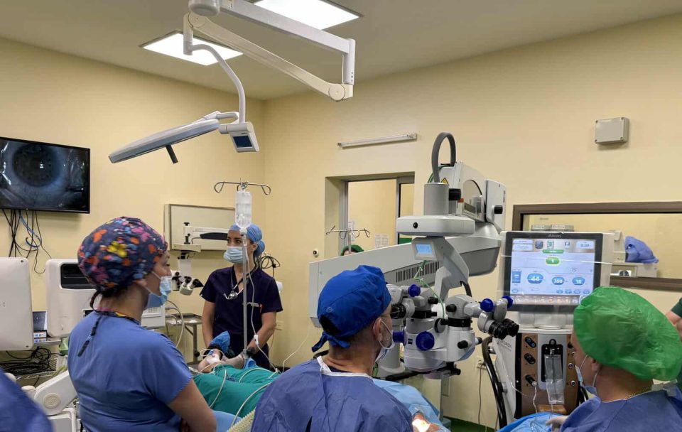 Се отвора нова страница во развојот на трансплантациската медицина со успешно започнување на трансплантација на рожници