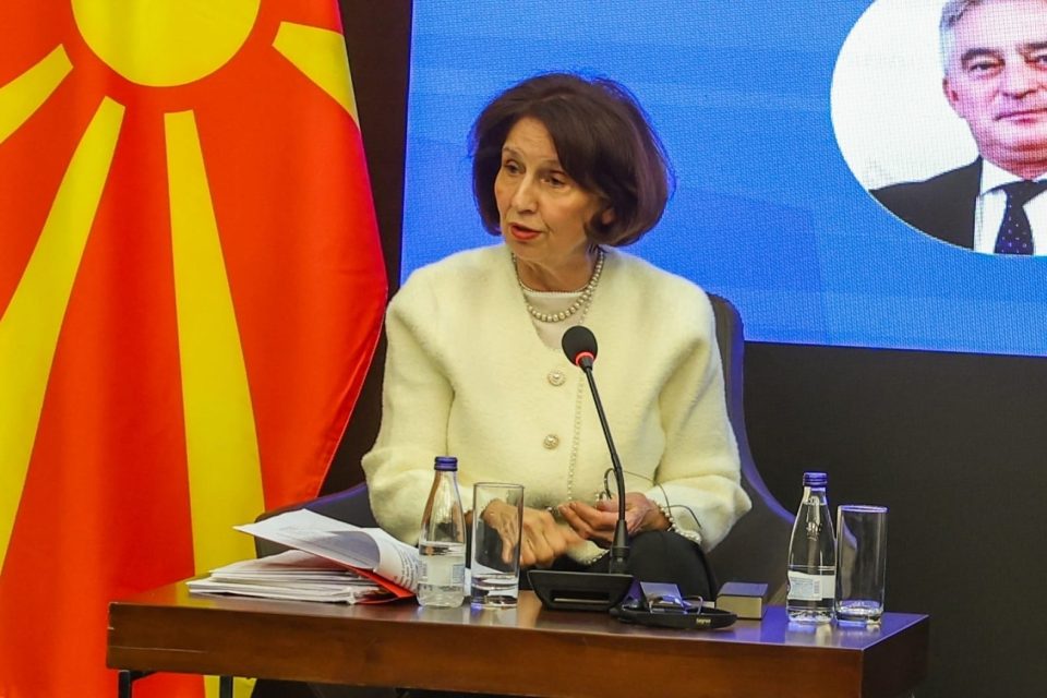 Сиљановска-Давкова од Подгорица: Време е за стратешки чекор на ЕУ кон Западниот Балкан